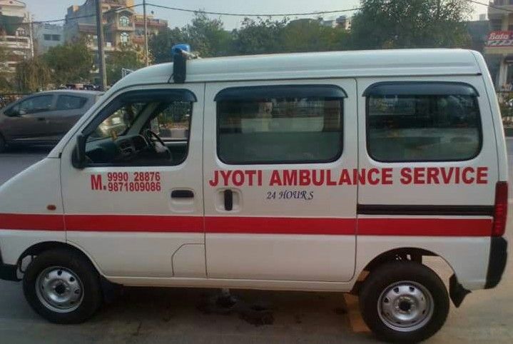 Road ambulance services in Delhi