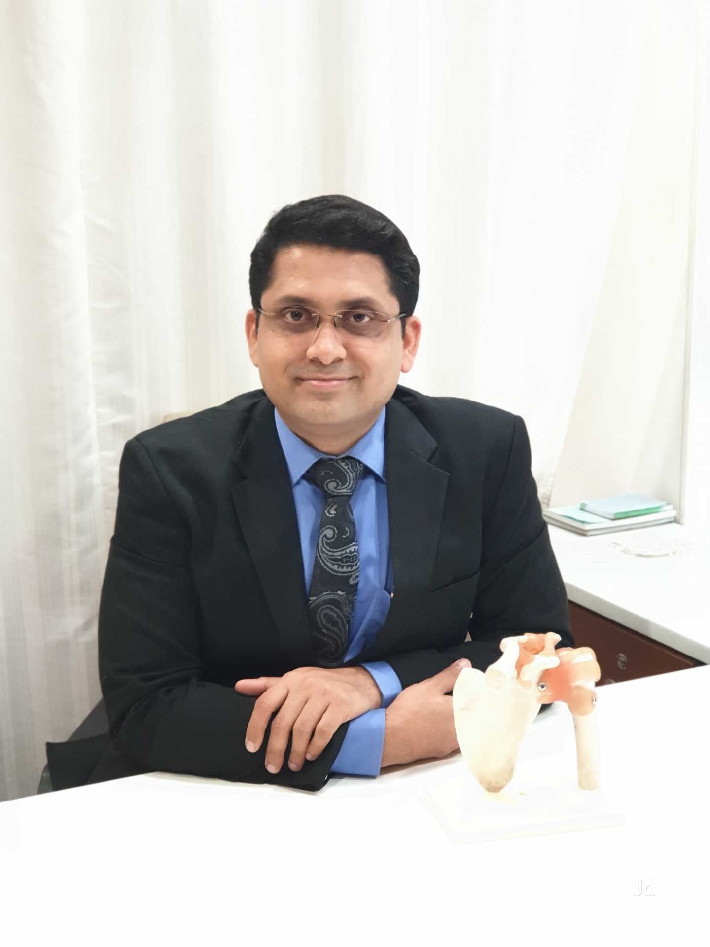 Knee Replacement Specialist in Surat 