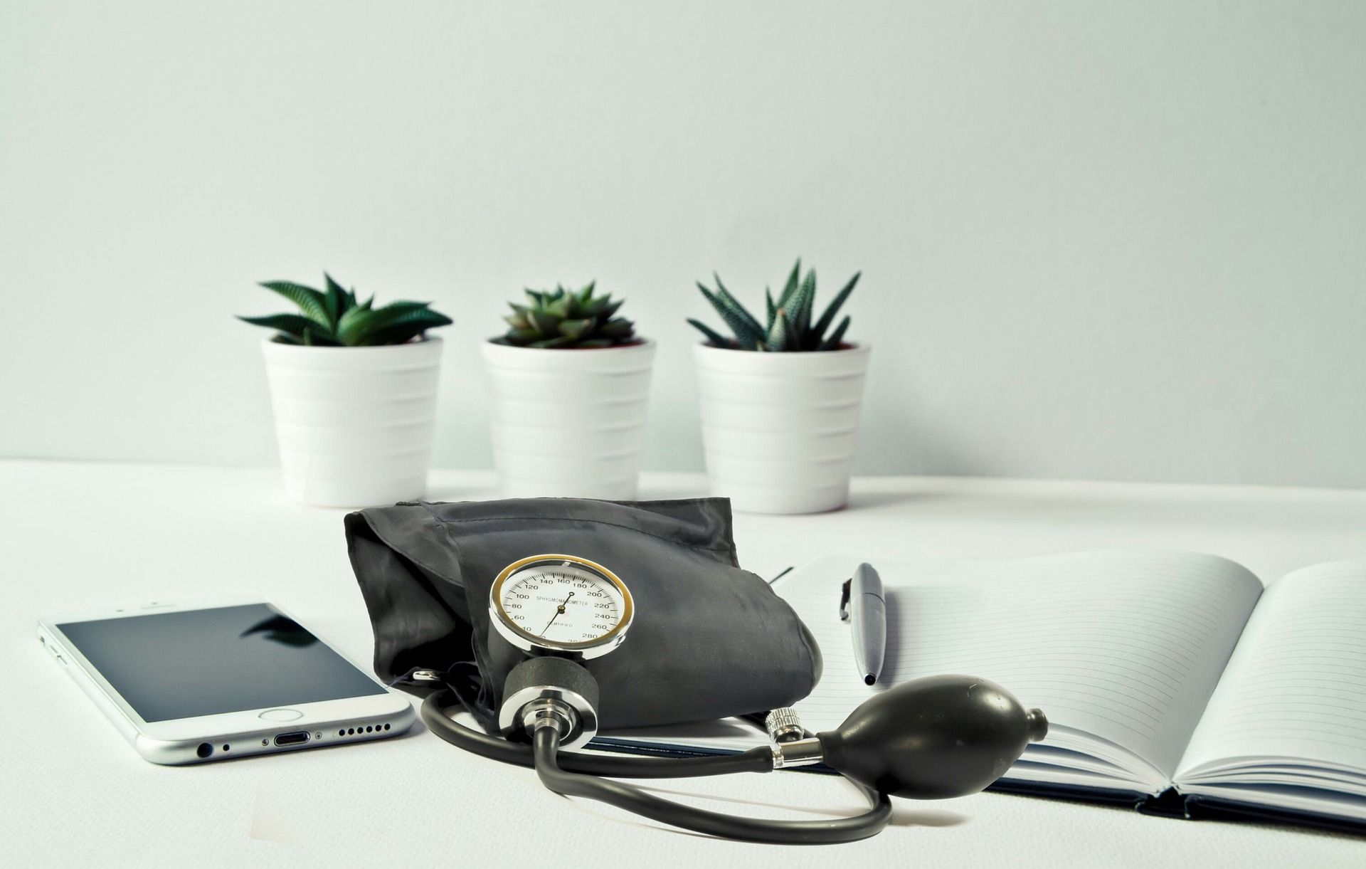 7488122736 Best Laparoscopic & Laser surgeon for Gallbladder | Best Laparoscopic surgeon in patna | Piles, fissure, fistula , appendix ,and Hernia in Patna 32