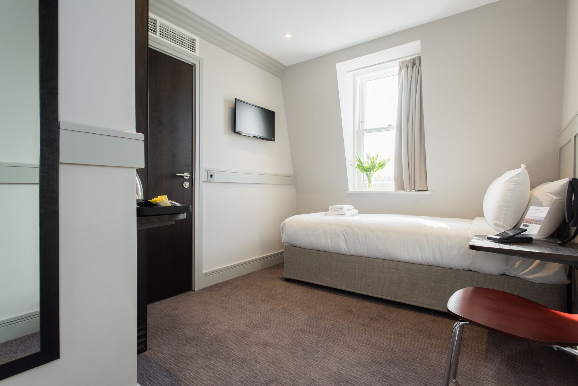 Discover London Solo: Single Room Offerings at Mowbray Court Hotel Central London