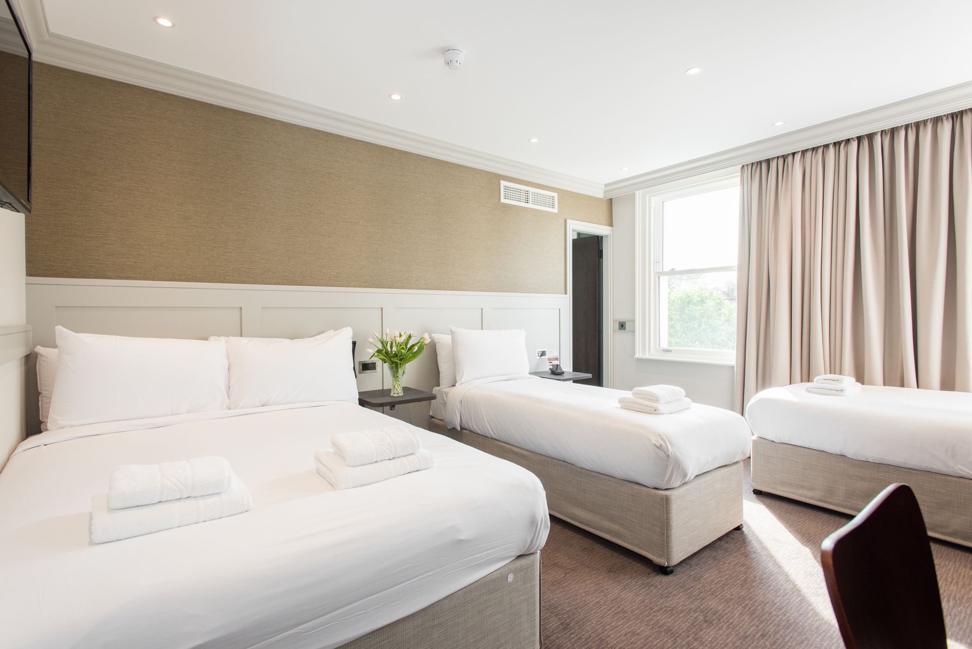Easter in London: Where to book? Mowbray Court Hotel offers great deals!