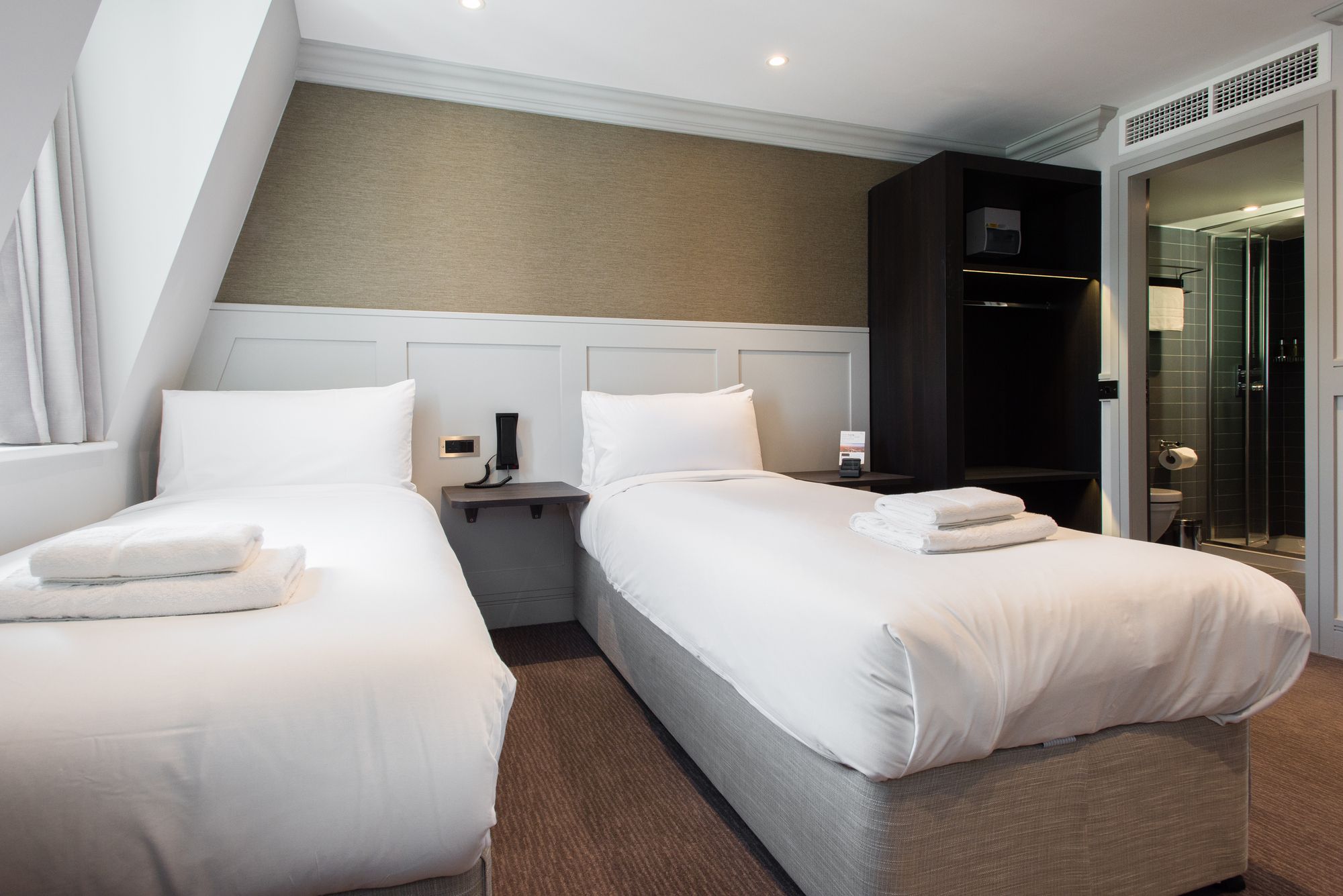 Searching for Twin Room Availability in London? Secure Your Stay at Mowbray Court Hotel!