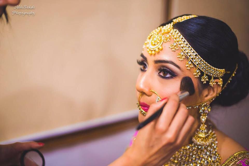 Best Salon in Delhi | Makeup Studio | 30% OFF