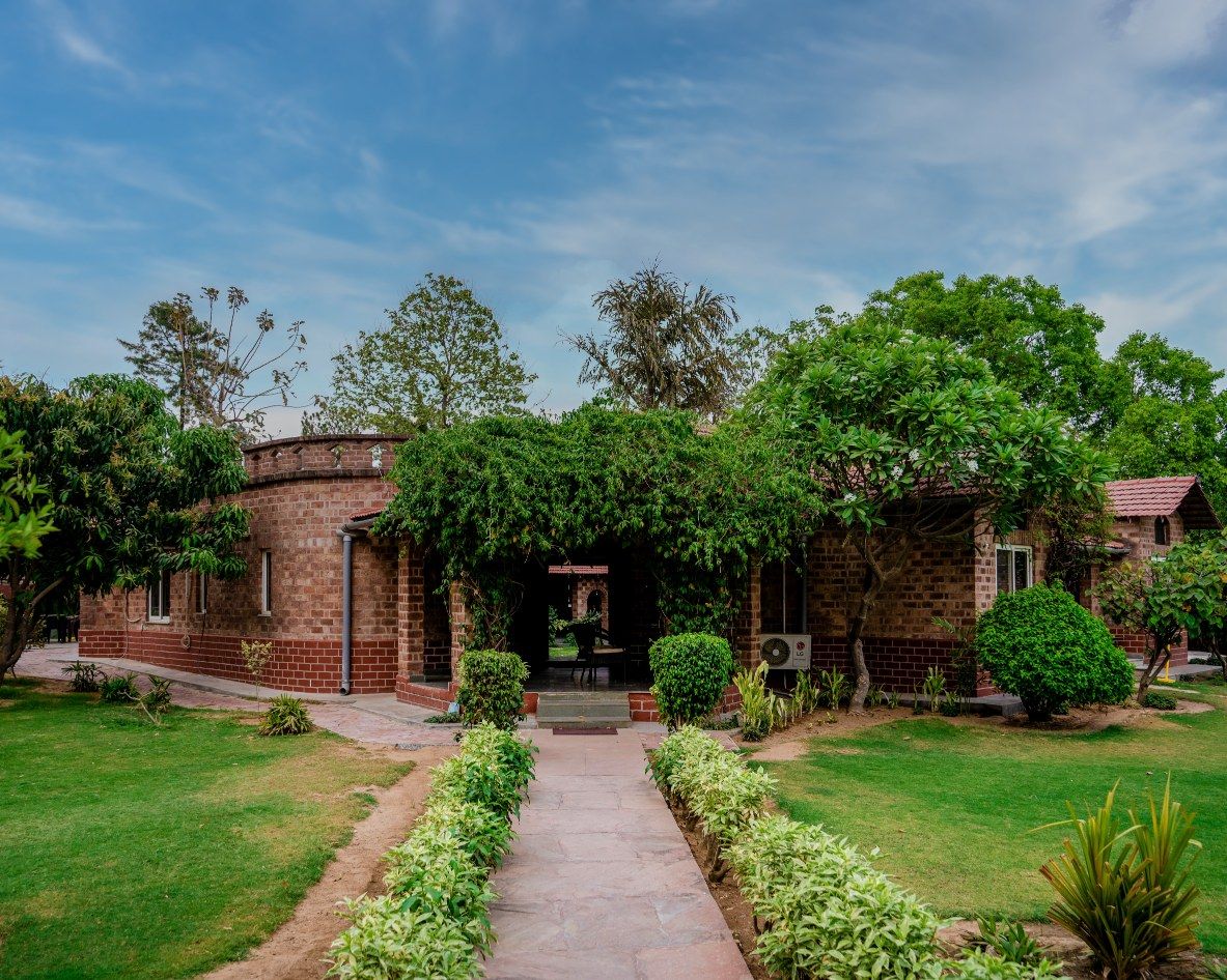 SimBliss Farm - Farmhouse in Gurgaon, luxury farmhouse For Wedding in Gurgaon, corporate & business party farmhouse in Gurgaon