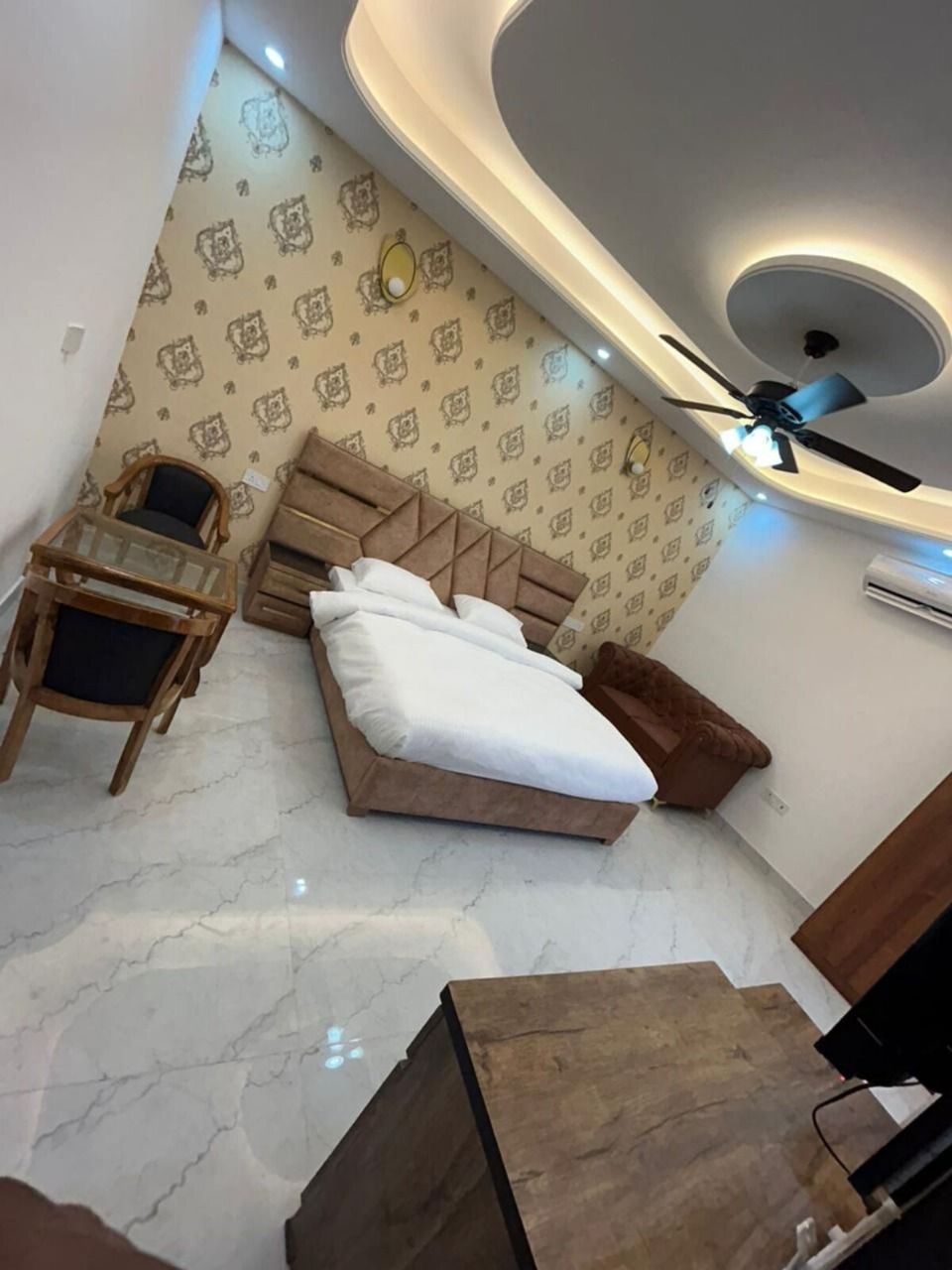 Best deals on hotels near India Expo Mart