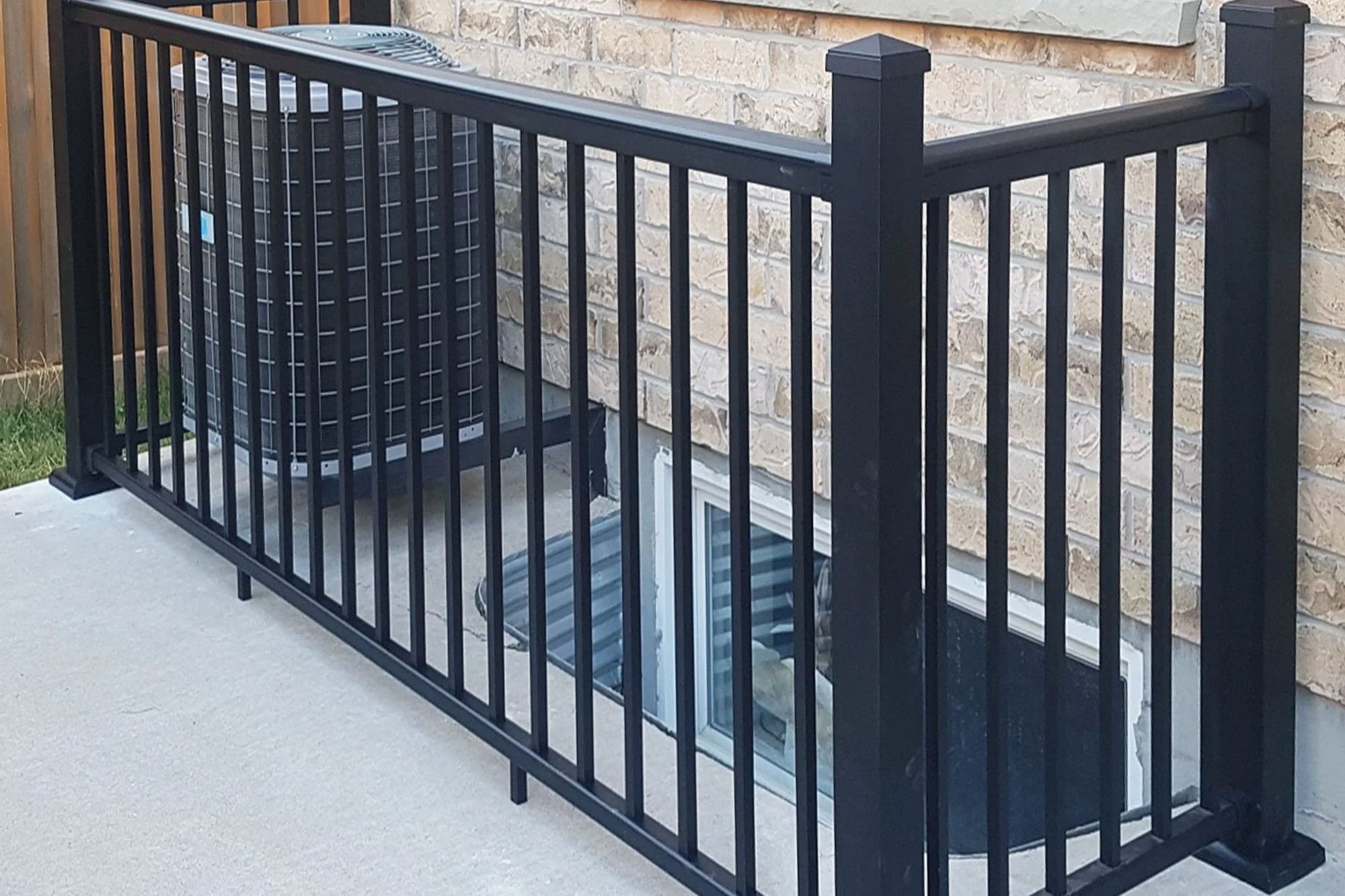 Discover the Benefits of Aluminum Deck Railing!