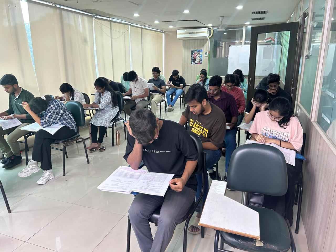 CLAT Coaching in Lucknow Hazratganj - Law Prep Tutorial